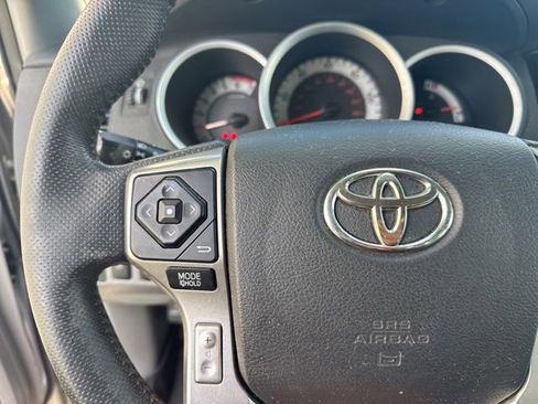 Used 2015 Toyota Tacoma 4x4 Access Cab w/ Convenience Package image 11