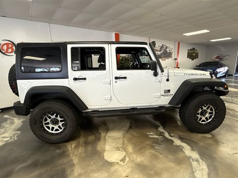 Used 2016 Jeep Wrangler Unlimited Rubicon w/ Connectivity Group AWD/4WD image 8