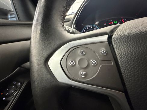 Used 2023 Chevrolet Traverse LT FWD image 18