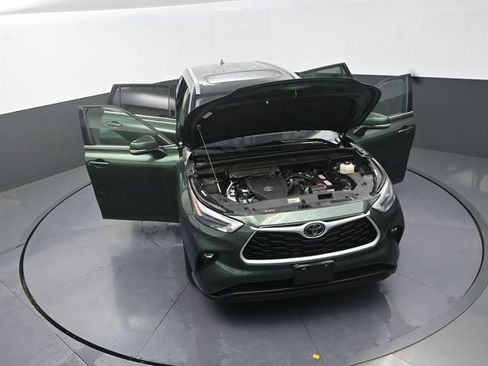 Used 2025 Toyota Highlander XLE AWD/4WD image 41