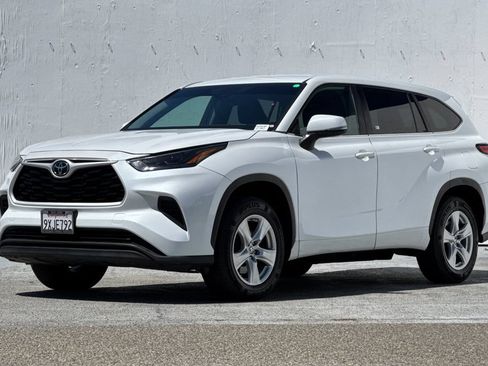 Used 2023 Toyota Highlander L FWD image 7