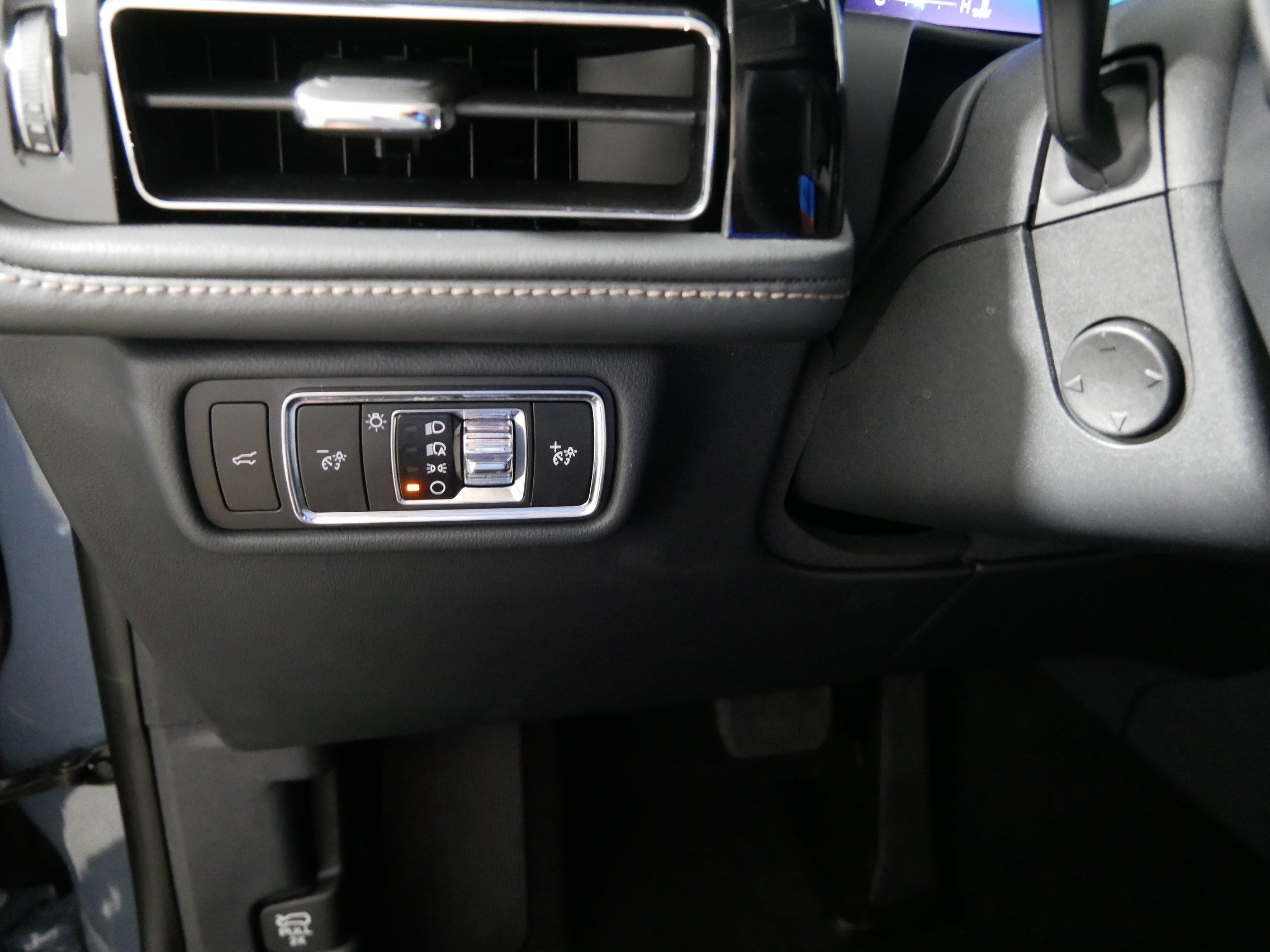 Used 2026 Lincoln Aviator Reserve AWD/4WD image 26