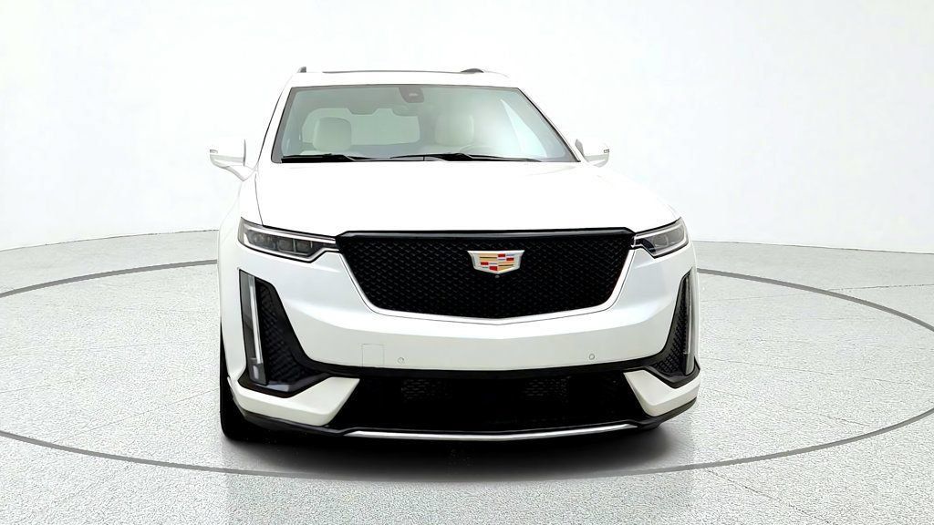 Used 2024 Cadillac XT6 Sport w/ Technology Package AWD/4WD image 2