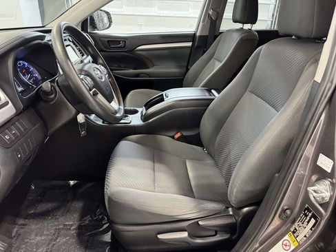 Used 2019 Toyota Highlander LE image 16