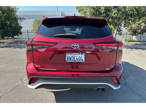Used 2021 Toyota Highlander XSE FWD image 4