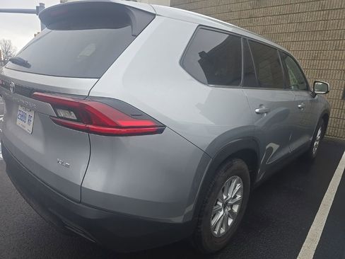 Used 2025 Toyota Grand Highlander XLE image 3