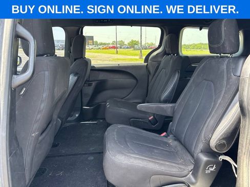 Used 2020 Chrysler Pacifica Touring w/ S Appearance Package FWD image 11