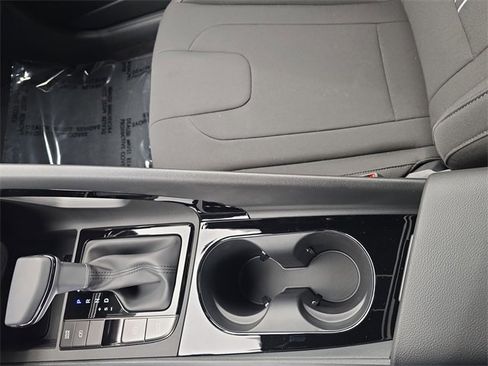 New 2025 Hyundai Elantra SEL image 21