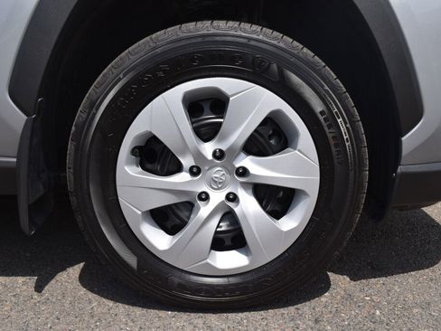 Certified 2025 Toyota RAV4 LE AWD/4WD image 28