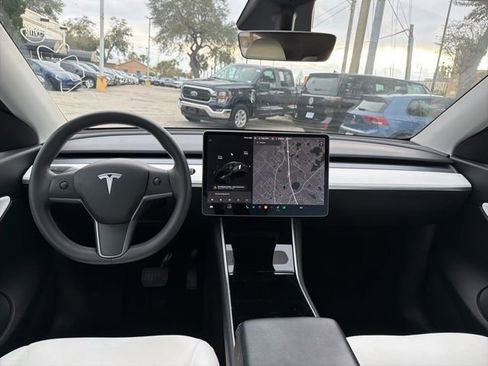 Used 2020 Tesla Model Y Long Range image 9