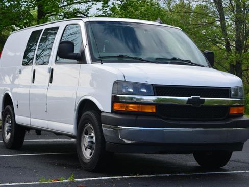 Used 2021 Chevrolet Express 2500 w/ Driver Convenience Package image 3