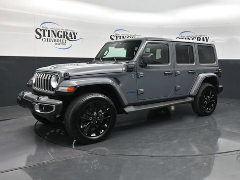 Used 2025 Jeep Wrangler Unlimited Sahara AWD/4WD image 4