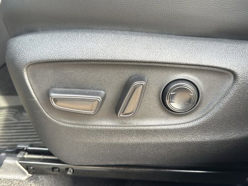 Used 2024 Toyota Highlander Platinum image 14