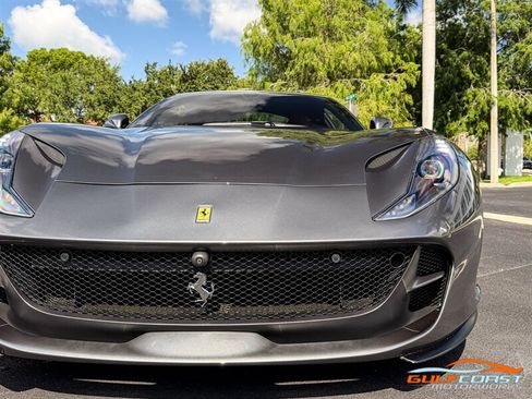 Used 2018 Ferrari 812 Superfast RWD image 3