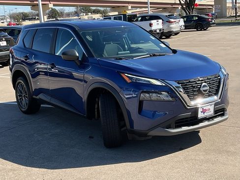 Used 2023 Nissan Rogue S image 4
