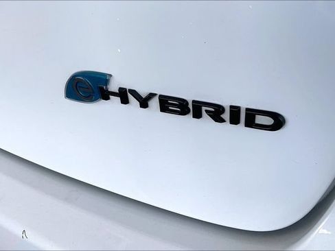 Used 2023 Chrysler Pacifica Limited w/ Uconnect Theater Family Group FWD image 7