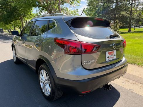Used 2018 Nissan Rogue Sport SV AWD/4WD image 3
