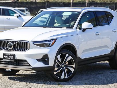 New 2025 Volvo XC40 B5 Ultra w/ Climate Package