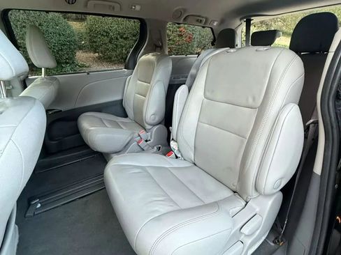 Used 2020 Toyota Sienna XLE image 17