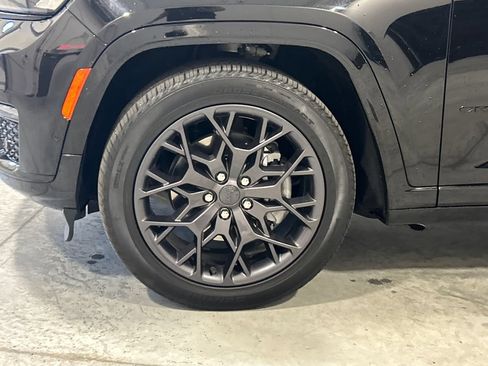 Used 2023 Jeep Grand Cherokee L Summit AWD/4WD image 11