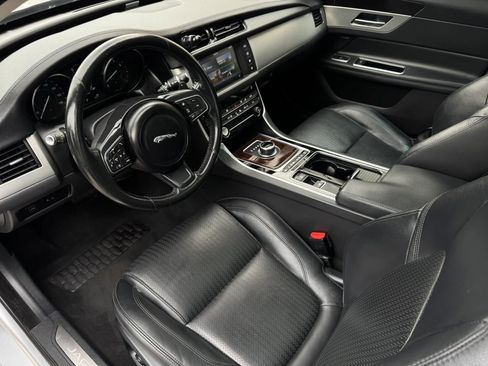 Used 2017 Jaguar XF Prestige RWD image 13