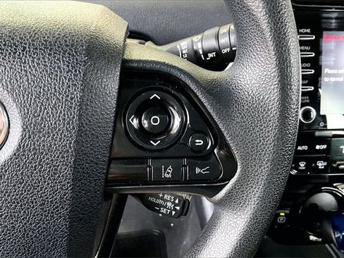 Used 2021 Toyota Prius LE image 11
