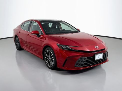 Used 2025 Toyota Camry XLE w/ Premium Package FWD image 3