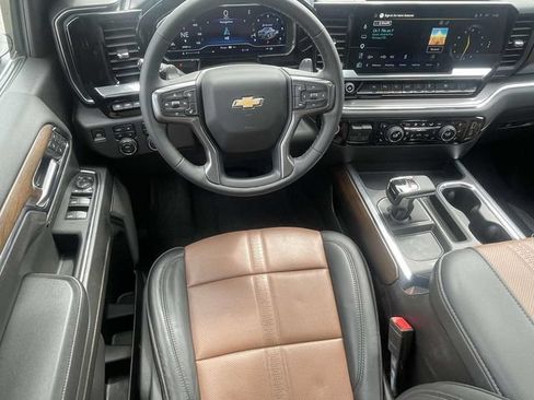Used 2024 Chevrolet Silverado 1500 High Country w/ High Country Premium Package AWD/4WD image 13