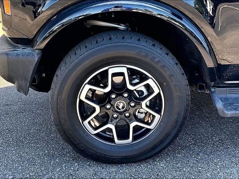 Used 2025 Ford Bronco Outer Banks AWD/4WD image 4