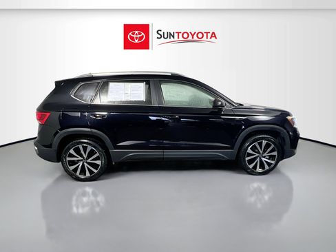 Used 2024 Volkswagen Taos SE FWD image 2