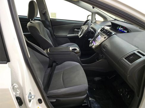 Used 2014 Toyota Prius V Two image 11