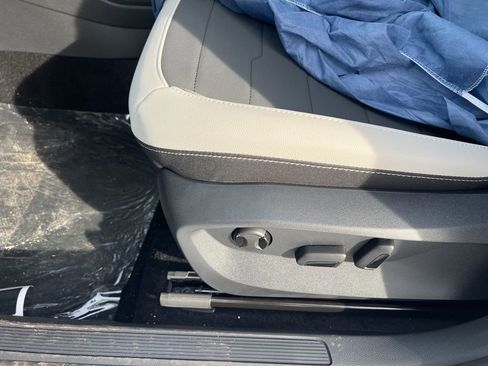 New 2026 Volkswagen Taos SE image 16