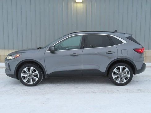 Used 2024 Ford Escape Platinum image 10