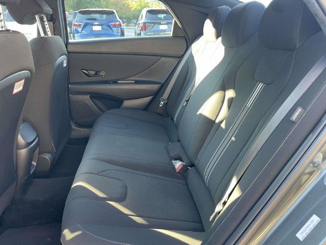 Used 2025 Hyundai Elantra Sport FWD image 12