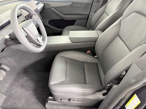 Used 2026 Tesla Model Y 2WD image 7
