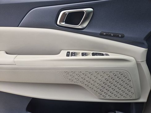 New 2026 Kia Carnival EX FWD image 18