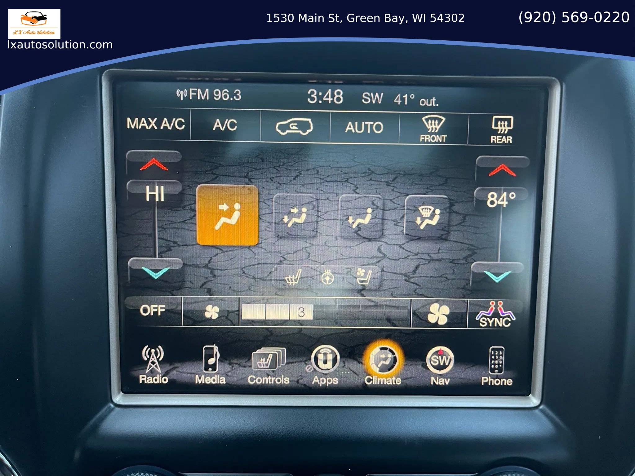 Used 2014 Jeep Grand Cherokee Overland w/ Advanced Technology Group AWD/4WD image 15