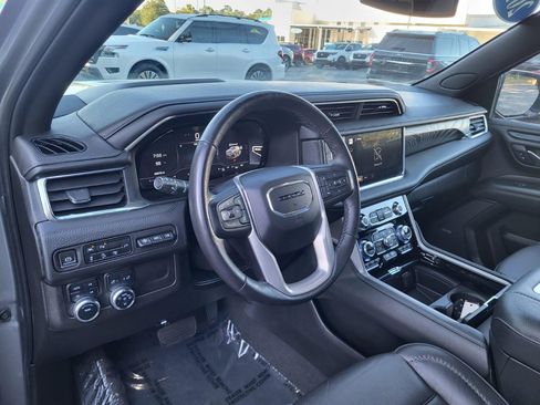 Used 2022 GMC Yukon XL Denali AWD/4WD image 11