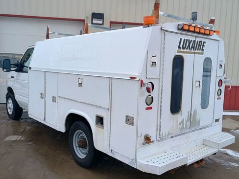 Used 2006 Ford E-350 and Econoline 350 Super Duty image 16