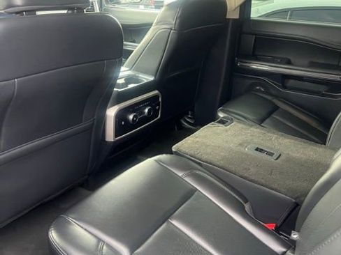 Used 2022 Ford Expedition XLT image 6