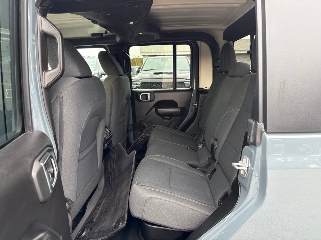 Certified 2025 Jeep Gladiator Sport AWD/4WD image 20