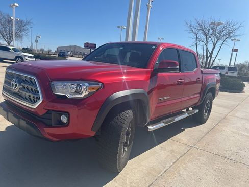 Used 2017 Toyota Tacoma TRD Off-Road w/ Tow Package (A/T) image 1