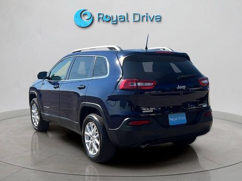 Used 2016 Jeep Cherokee Latitude w/ Cold Weather Group AWD/4WD image 3