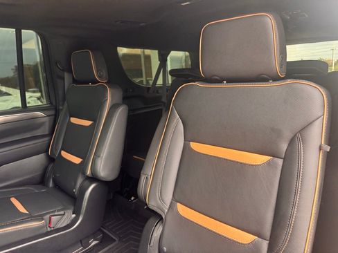 Used 2024 GMC Yukon XL AT4 w/ AT4 Premium Plus Package AWD/4WD image 15