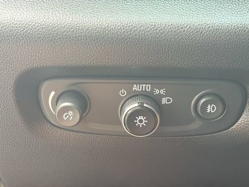 Used 2021 Chevrolet Traverse RS FWD image 24