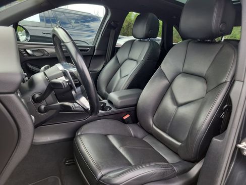 Used 2018 Porsche Macan Base image 17