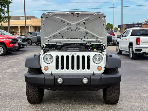 Used 2017 Jeep Wrangler Unlimited Sport w/ Connectivity Group AWD/4WD image 31