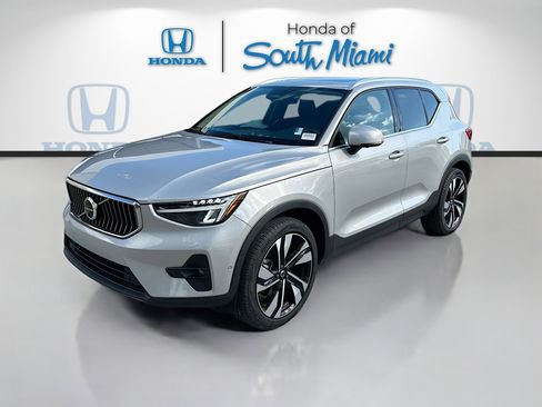 Used 2023 Volvo XC40 B5 Ultimate w/ Protection Package Premier image 3
