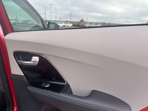Used 2018 Kia Niro Touring image 14