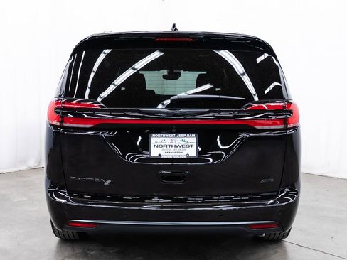 New 2026 Chrysler Pacifica Select w/ S Appearance Package AWD/4WD image 5